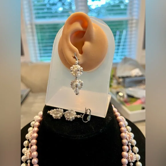 PEARL PERFECTION 4 PIECE SET!! 3 necklaces & clip on earrings STUNNING - Picture 5 of 7